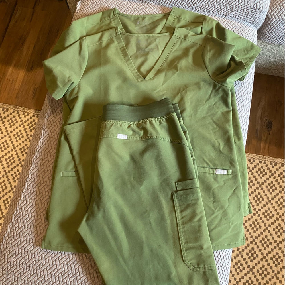 Figs Scrub Set